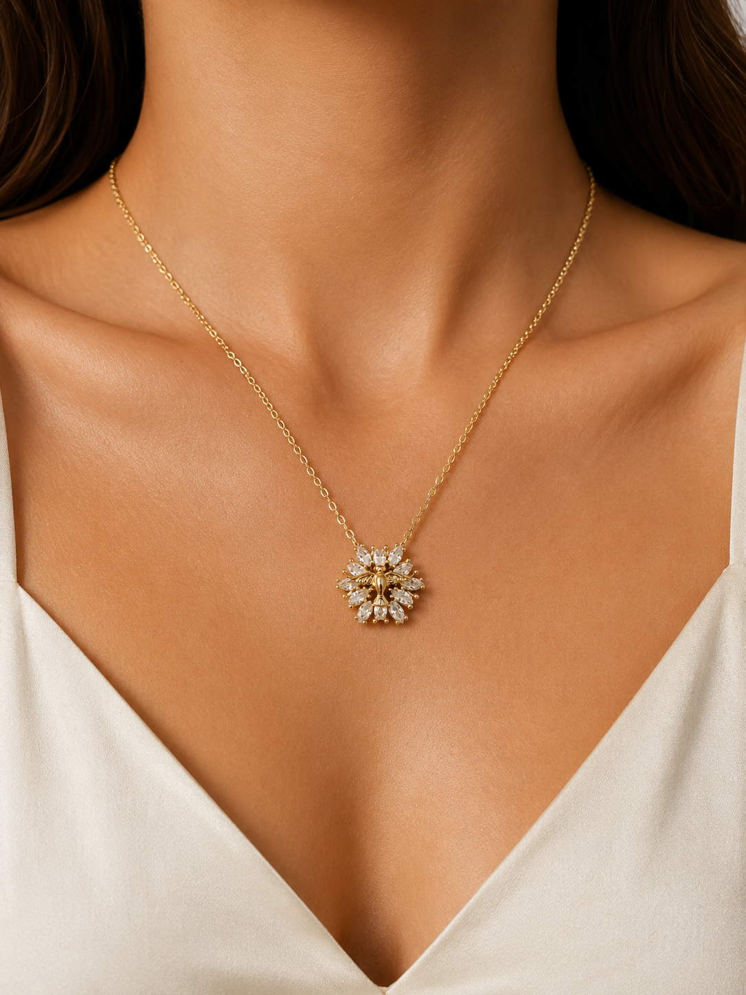 Colar Floral Zircônia Dourado com pedras cintilantes - semijoia elegante CA Brand