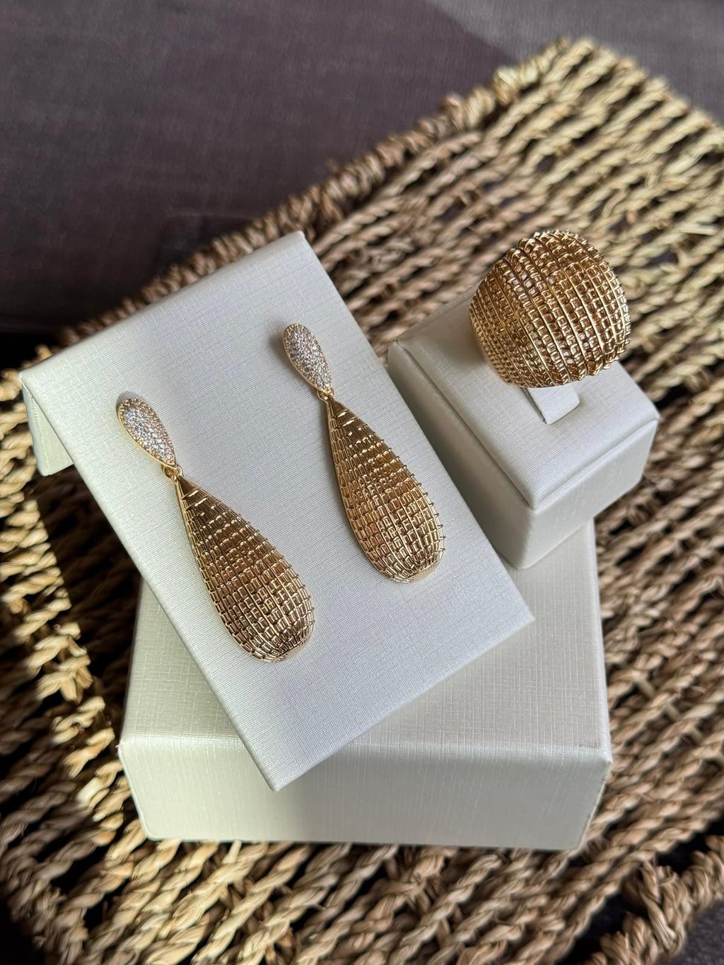 Conjunto Trama Dourada - detalhe semijoia CA Brand